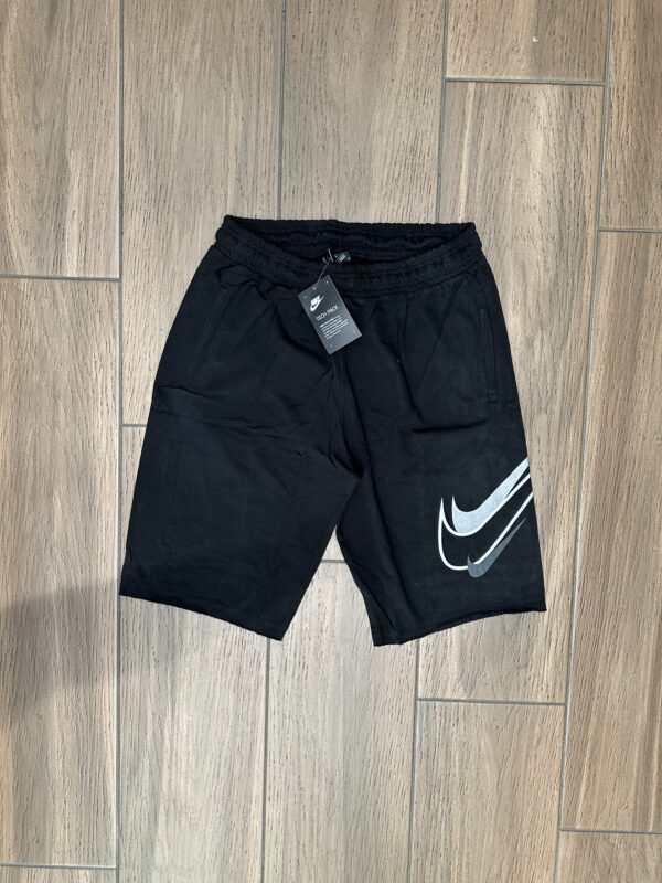 E zeze, Pambuk, Per meshkuj, Nike