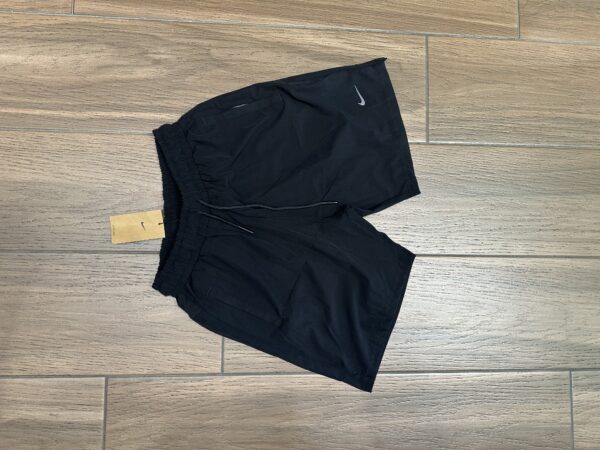 Nike,Feshe, Per meshkuj