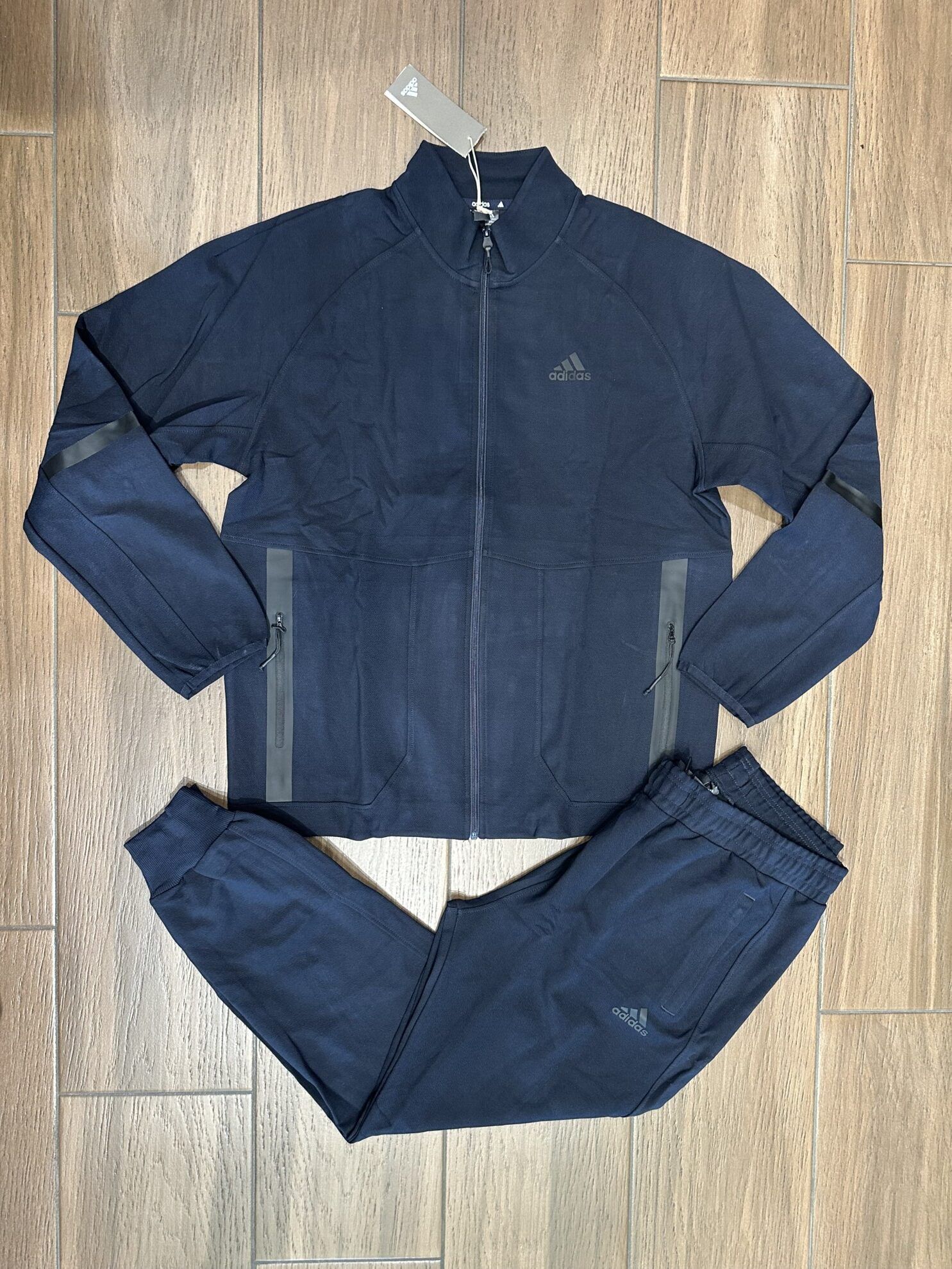 Adidas 45% pambuk ,55% mikrofiber