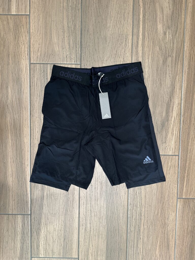 E zeze, Fesh fesh me strece brenda, Per meshkuj, Adidas