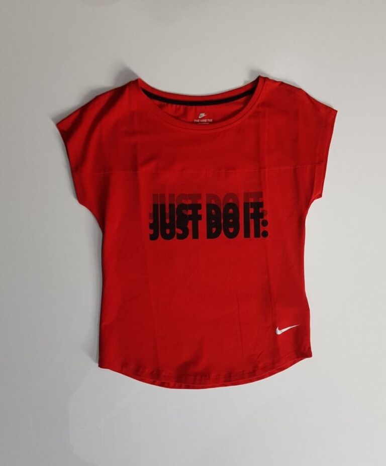 E kuqe, Pambuk, Per femra, Nike